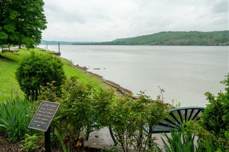 National Park Service experts liked Augusta's access to the Ohio River. 