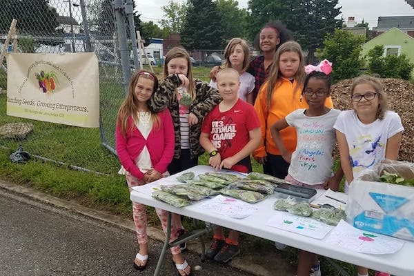 Latonia Elementary Herbmania and Urban Garden Club